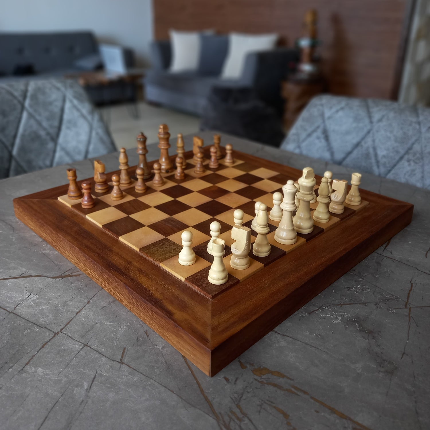 Luxurious Chess board / chess pieces / chess clubs / handmade